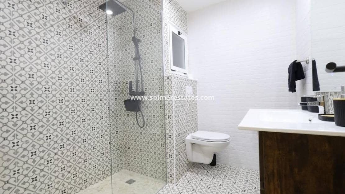 4 chambre Appartement à vendre à Torrevieja - 285 000 € (Ref: 9827651)