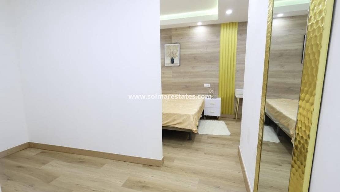 4 chambre Appartement à vendre à Torrevieja - 285 000 € (Ref: 9827651)