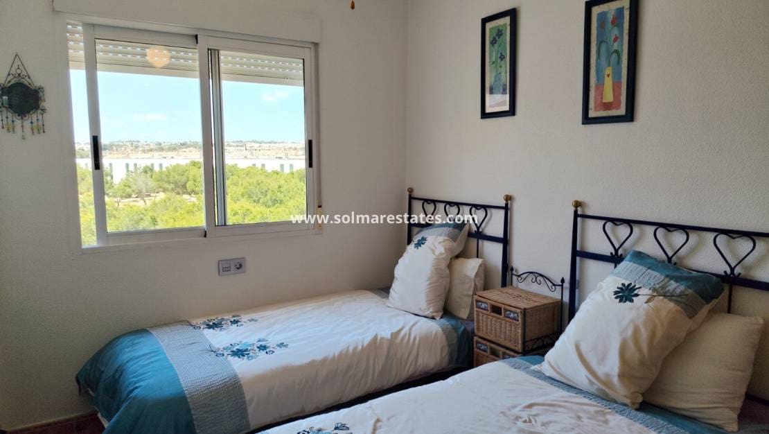 2 makuuhuone Huoneisto myytävänä paikassa La Zenia mukana uima-altaan - 175 000 € (Ref: 9828072)