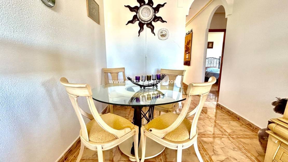2 makuuhuone Huoneisto myytävänä paikassa La Zenia mukana uima-altaan - 175 000 € (Ref: 9828072)