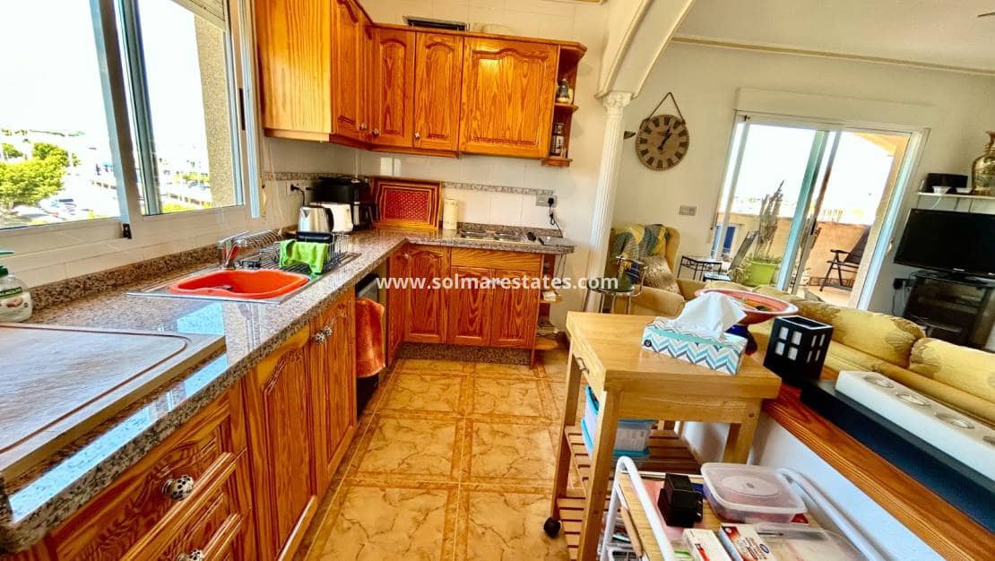 2 makuuhuone Huoneisto myytävänä paikassa La Zenia mukana uima-altaan - 175 000 € (Ref: 9828072)