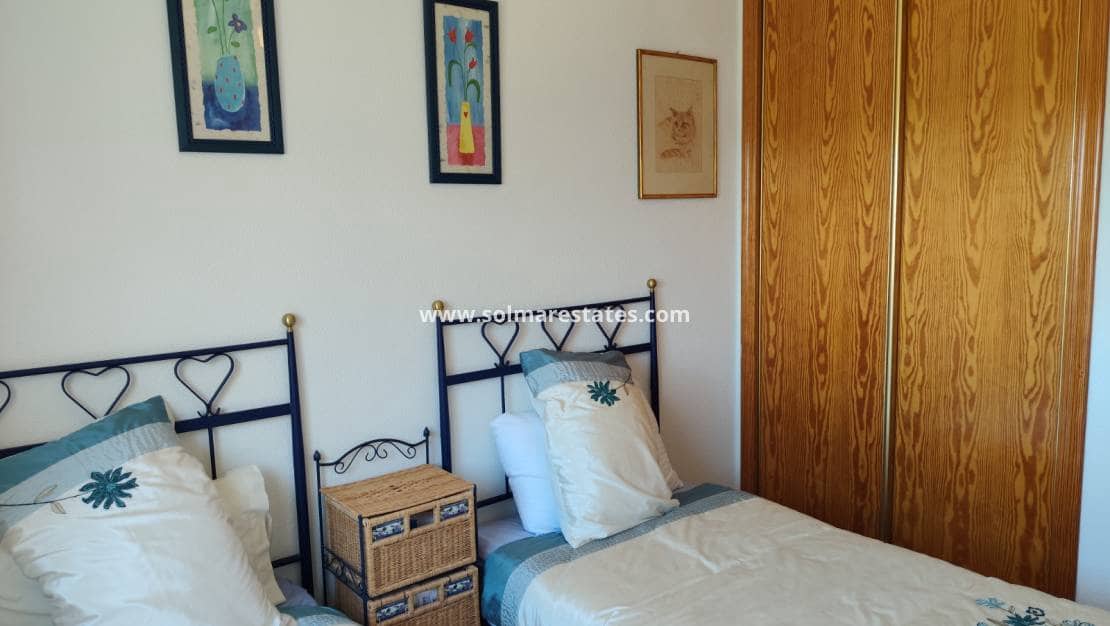 2 makuuhuone Huoneisto myytävänä paikassa La Zenia mukana uima-altaan - 175 000 € (Ref: 9828072)