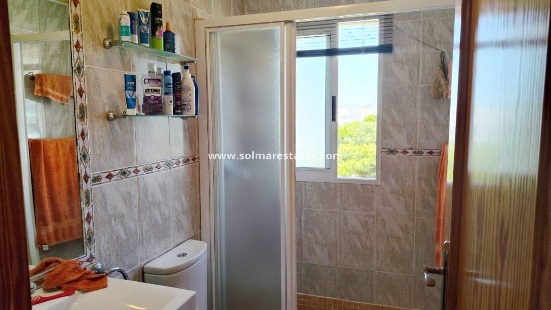 2 makuuhuone Huoneisto myytävänä paikassa La Zenia mukana uima-altaan - 175 000 € (Ref: 9828072)
