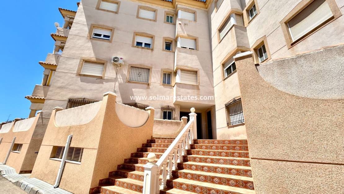 2 makuuhuone Huoneisto myytävänä paikassa La Zenia mukana uima-altaan - 175 000 € (Ref: 9828072)
