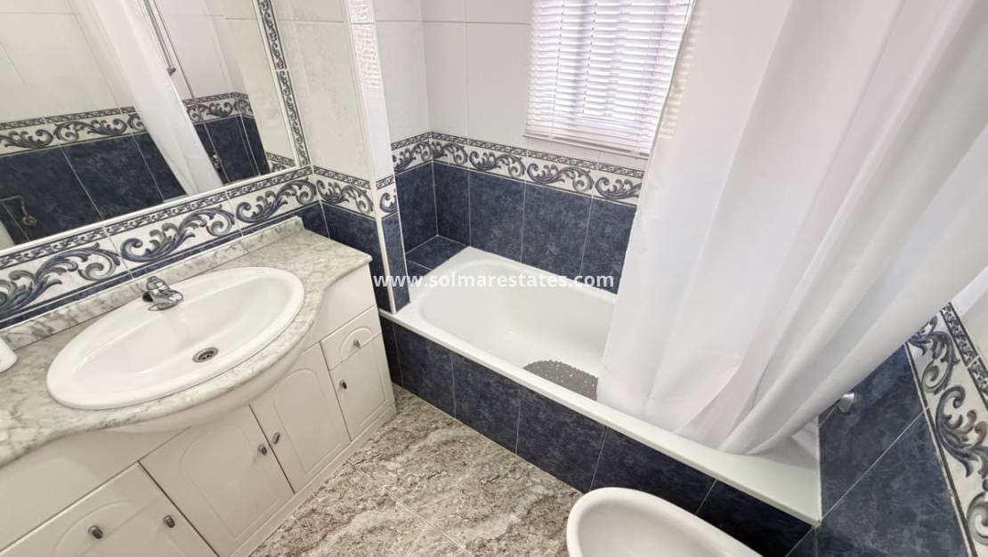 2 soveværelse Byhus til salg i Villamartin med swimmingpool - € 179.995 (Ref: 9829572)