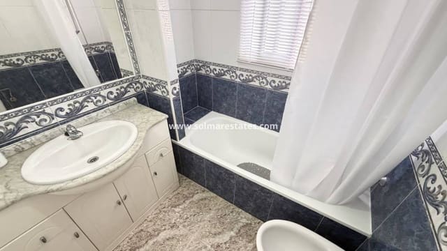 2 soveværelse Byhus til salg i Villamartin, Orihuela med swimmingpool - € 179.995 (Ref: 9829572)