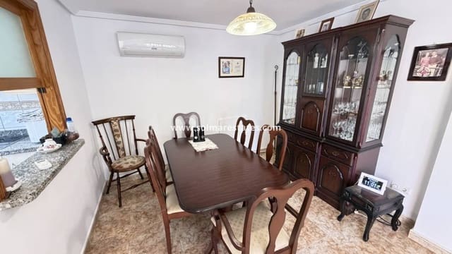 3 soverom Hus til salgs i Torre de la Horadada, Pilar de la Horadada med svømmebasseng - € 210 000 (Ref: 9829573)