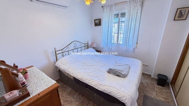 3 soverom Hus til salgs i Torre de la Horadada, Pilar de la Horadada med svømmebasseng - € 210 000 (Ref: 9829573)