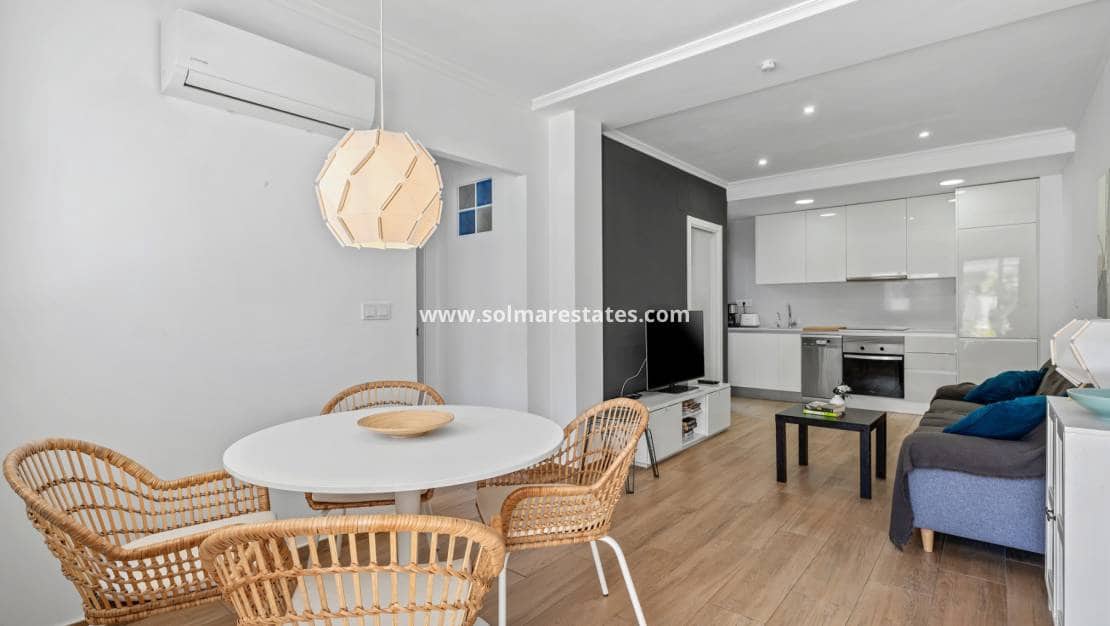 2 makuuhuone Huoneisto myytävänä paikassa La Zenia mukana uima-altaan - 200 000 € (Ref: 9829753)