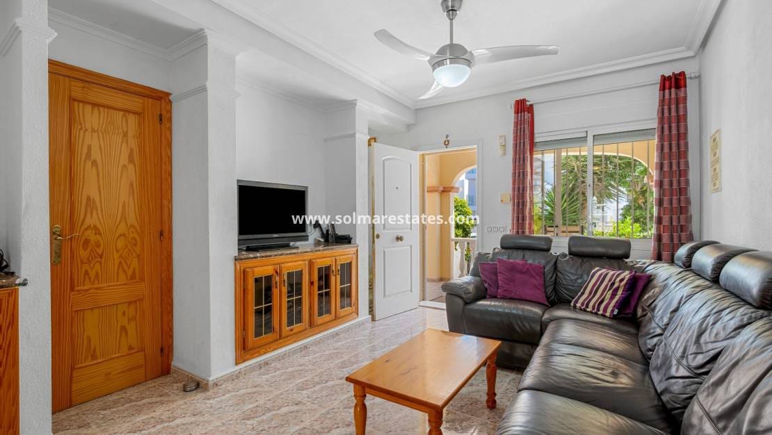 3 quarto Moradia Geminada para venda em La Zenia com piscina - 299 000 € (Ref: 9829754)