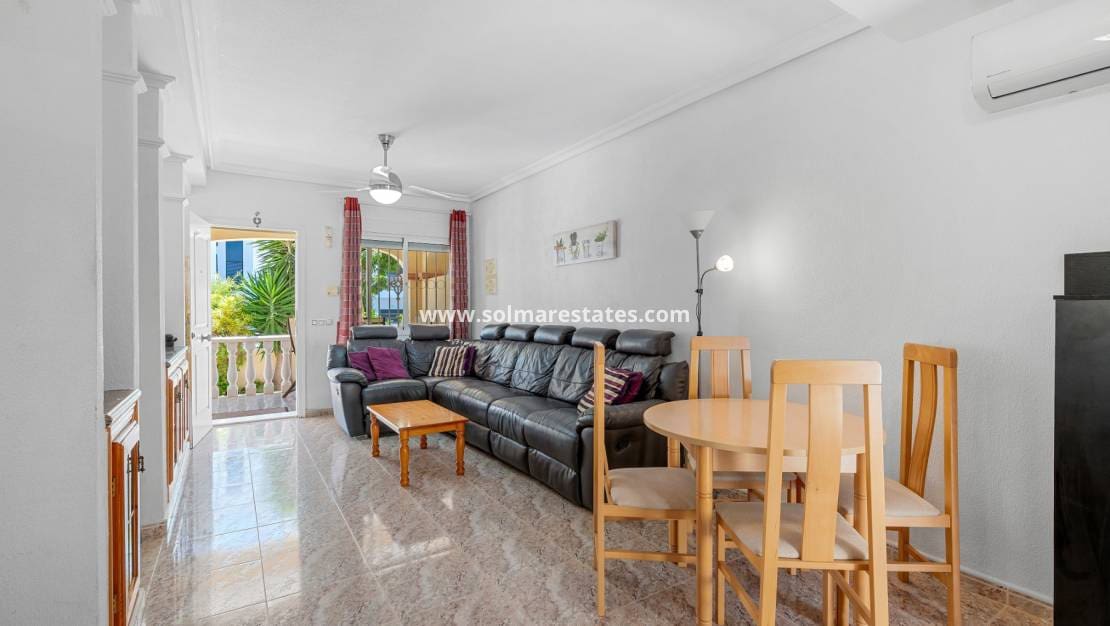 3 quarto Moradia Geminada para venda em La Zenia com piscina - 299 000 € (Ref: 9829754)