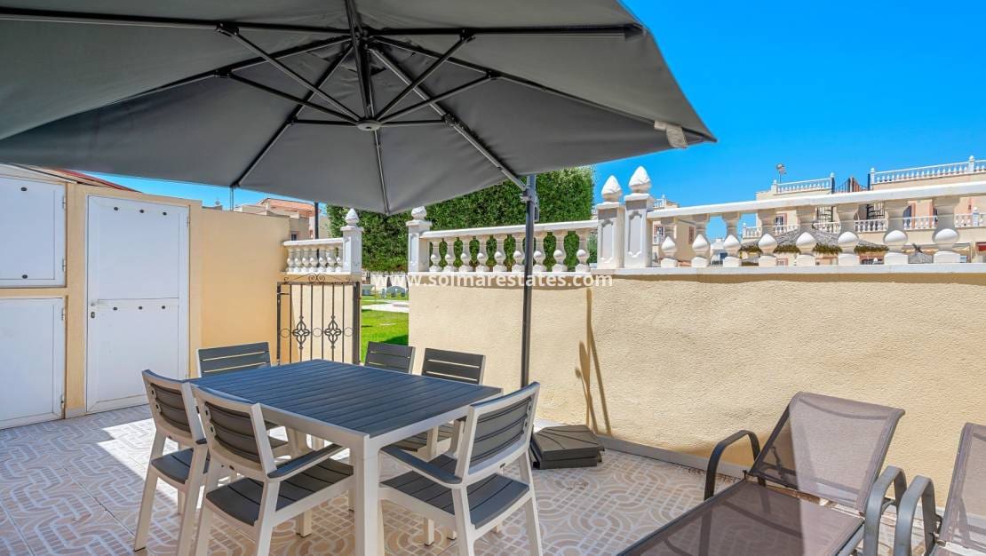 3 quarto Moradia Geminada para venda em La Zenia com piscina - 299 000 € (Ref: 9829754)