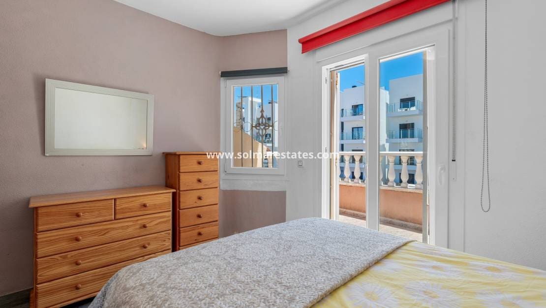 3 quarto Moradia Geminada para venda em La Zenia com piscina - 299 000 € (Ref: 9829754)