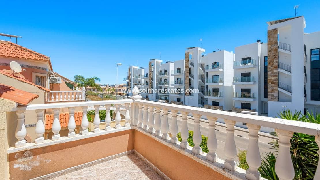 3 quarto Moradia Geminada para venda em La Zenia com piscina - 299 000 € (Ref: 9829754)