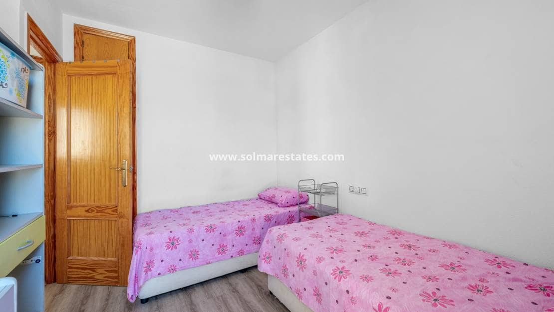 3 quarto Moradia Geminada para venda em La Zenia com piscina - 299 000 € (Ref: 9829754)