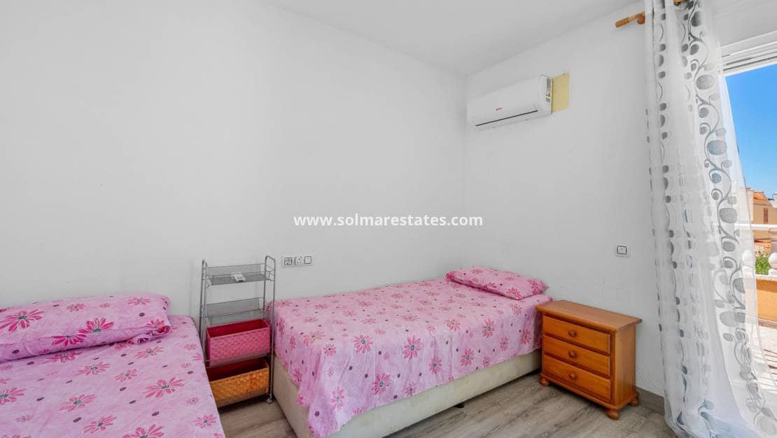 3 quarto Moradia Geminada para venda em La Zenia com piscina - 299 000 € (Ref: 9829754)