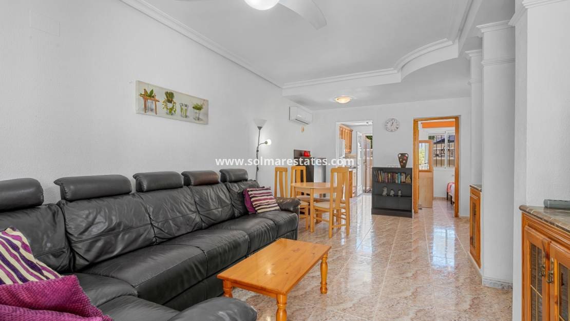 3 quarto Moradia Geminada para venda em La Zenia com piscina - 299 000 € (Ref: 9829754)