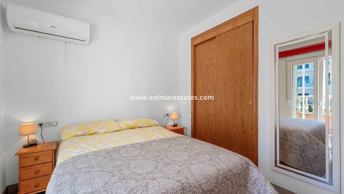 3 quarto Moradia Geminada para venda em La Zenia com piscina - 299 000 € (Ref: 9829754)