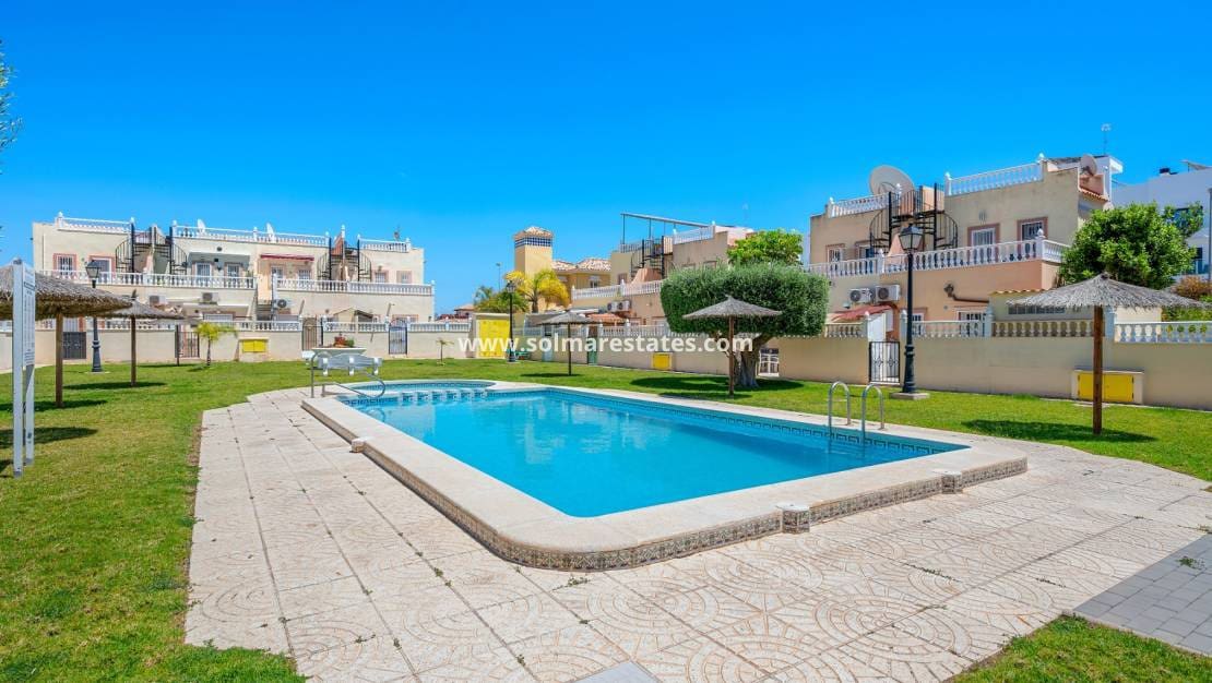 3 quarto Moradia Geminada para venda em La Zenia com piscina - 299 000 € (Ref: 9829754)