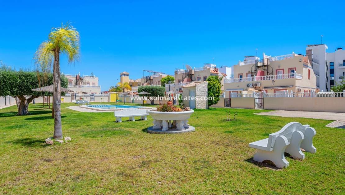 3 quarto Moradia Geminada para venda em La Zenia com piscina - 299 000 € (Ref: 9829754)