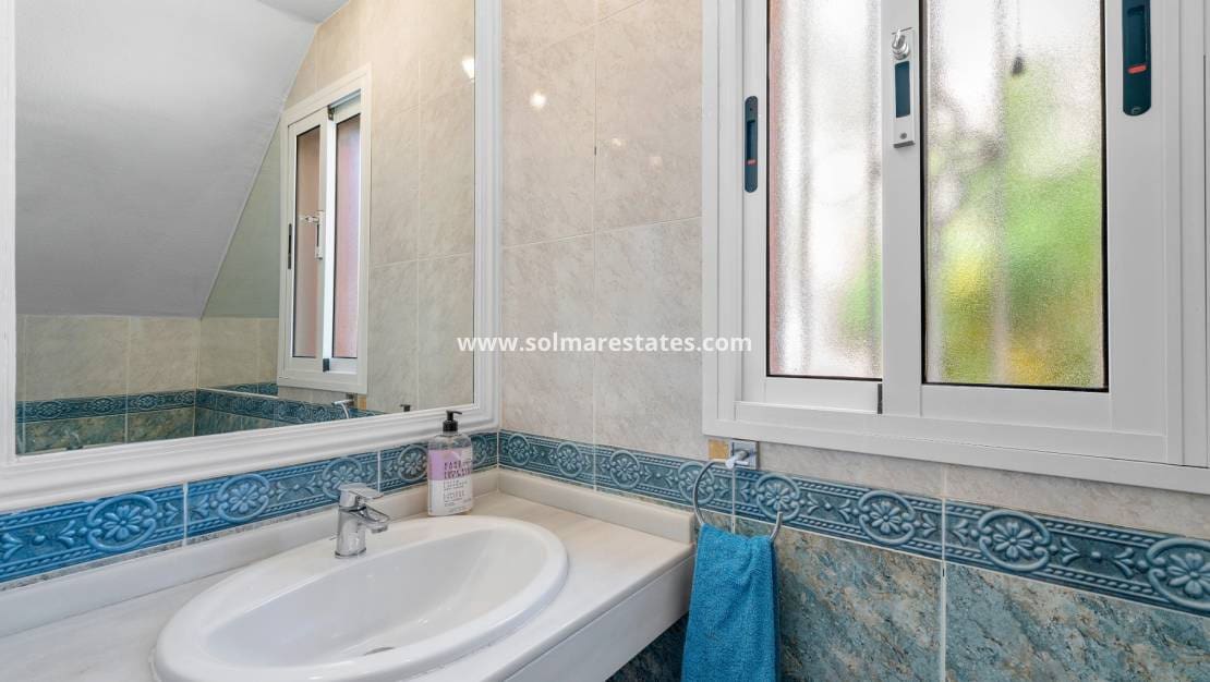 3 quarto Moradia Geminada para venda em La Zenia com piscina - 299 000 € (Ref: 9829754)