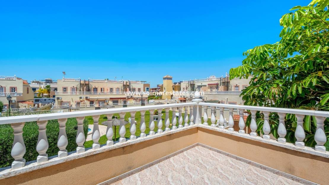 3 quarto Moradia Geminada para venda em La Zenia com piscina - 299 000 € (Ref: 9829754)