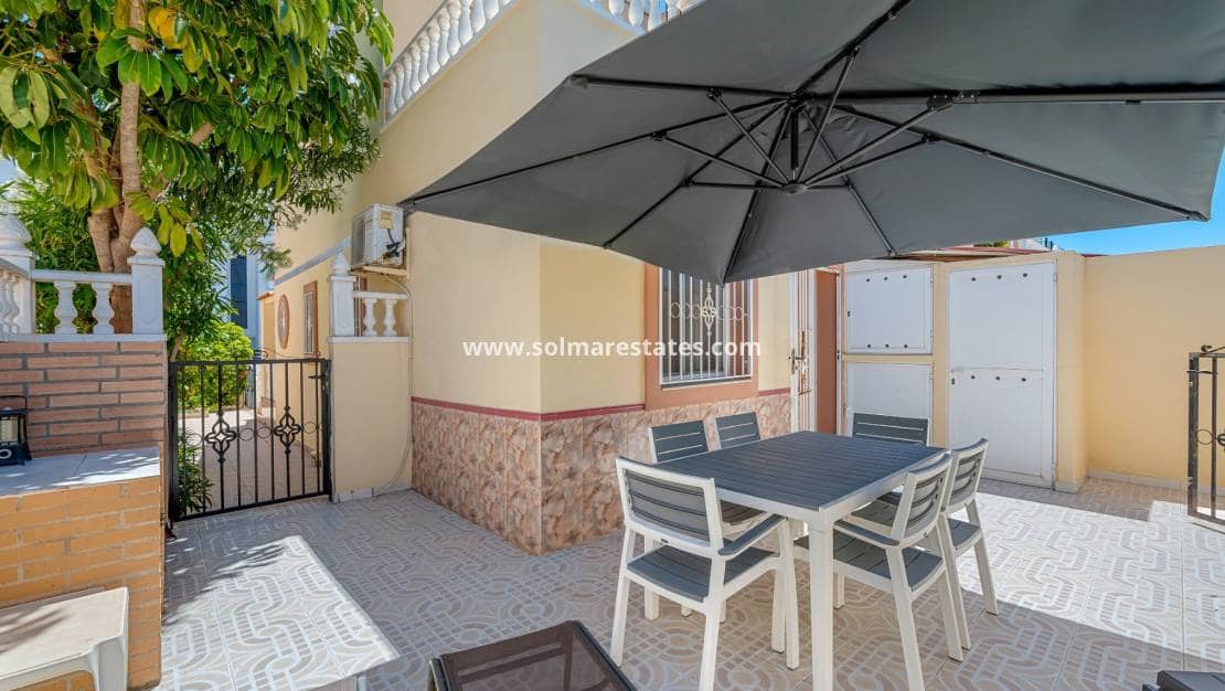3 quarto Moradia Geminada para venda em La Zenia com piscina - 299 000 € (Ref: 9829754)
