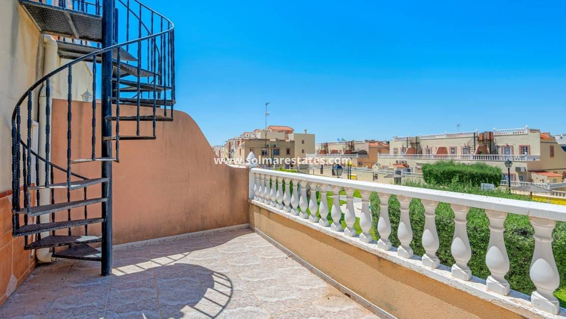 3 quarto Moradia Geminada para venda em La Zenia com piscina - 299 000 € (Ref: 9829754)