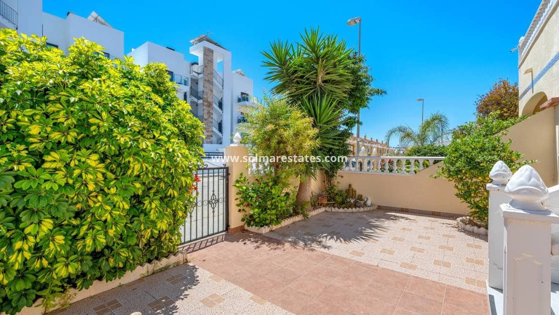 3 quarto Moradia Geminada para venda em La Zenia com piscina - 299 000 € (Ref: 9829754)