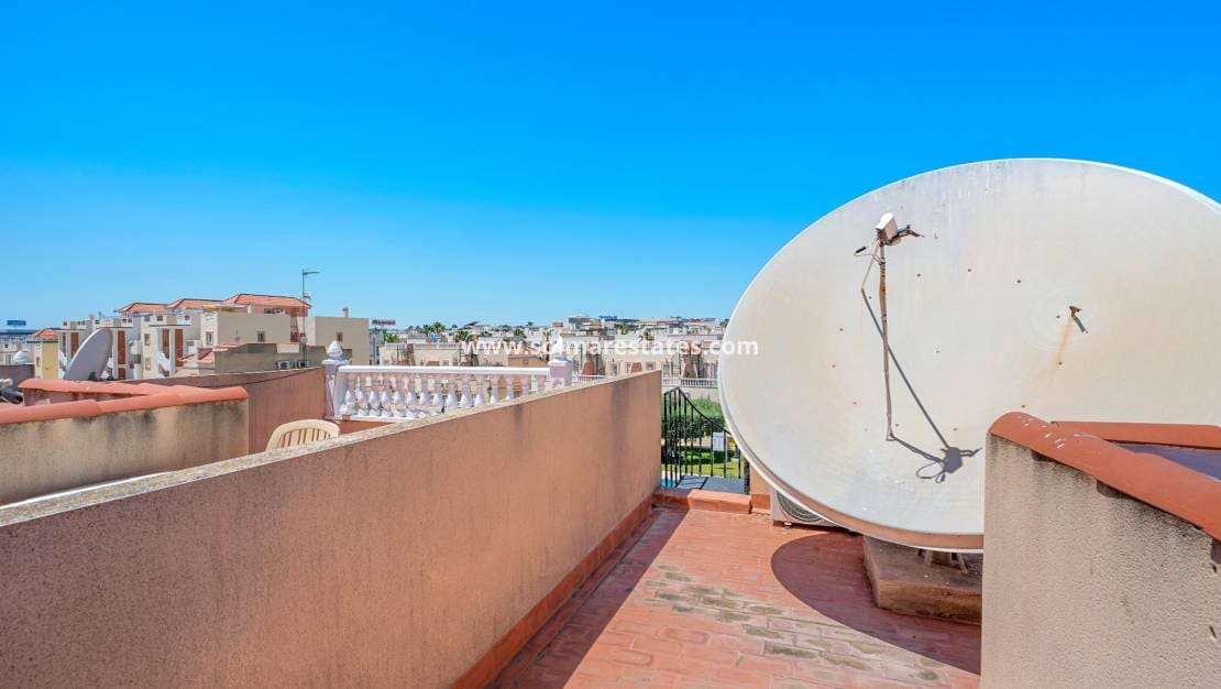 3 quarto Moradia Geminada para venda em La Zenia com piscina - 299 000 € (Ref: 9829754)