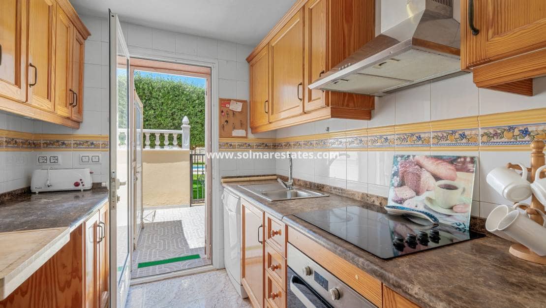 3 quarto Moradia Geminada para venda em La Zenia com piscina - 299 000 € (Ref: 9829754)