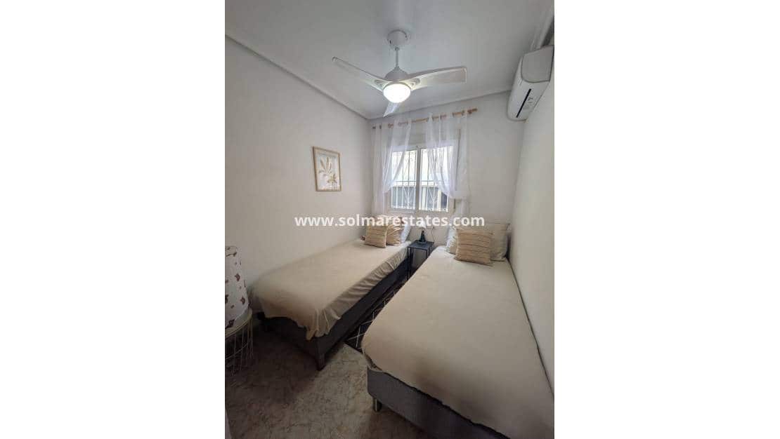 2 soveværelse Lejlighed til salg i Playa Flamenca med swimmingpool - € 155.000 (Ref: 9829755)