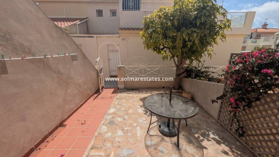 2 soveværelse Lejlighed til salg i Playa Flamenca med swimmingpool - € 155.000 (Ref: 9829755)