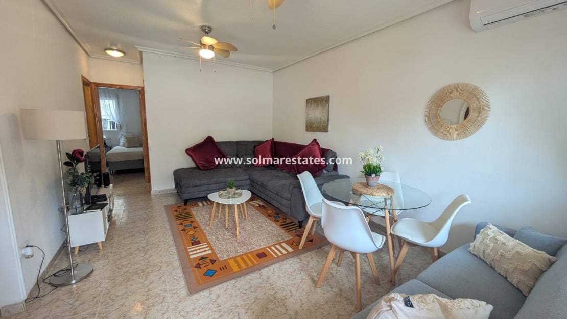 2 soveværelse Lejlighed til salg i Playa Flamenca med swimmingpool - € 155.000 (Ref: 9829755)