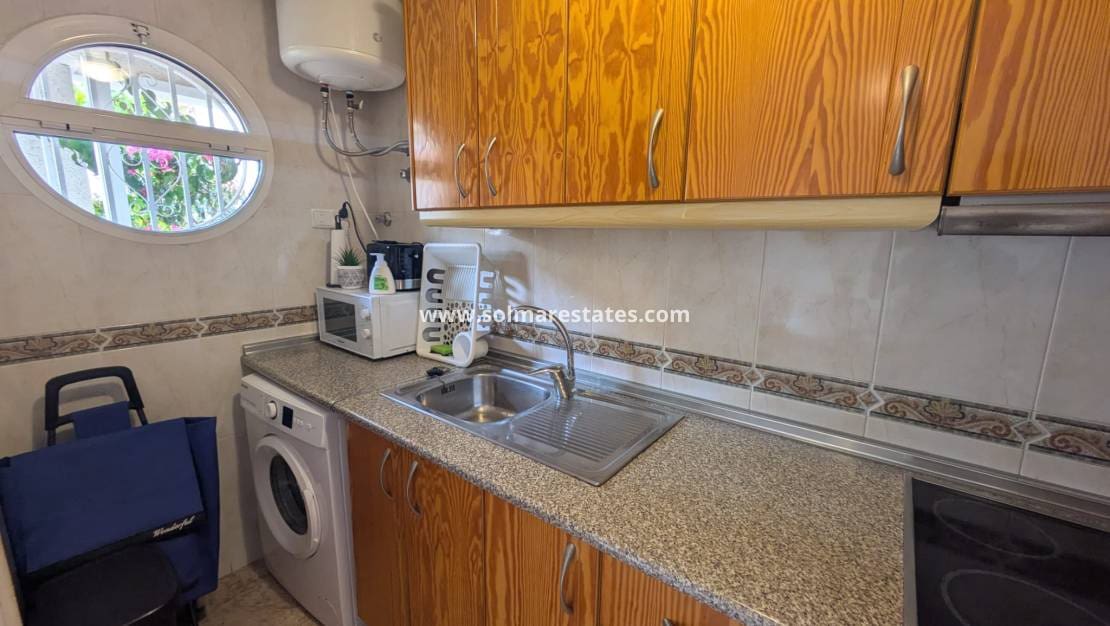 2 soveværelse Lejlighed til salg i Playa Flamenca med swimmingpool - € 155.000 (Ref: 9829755)