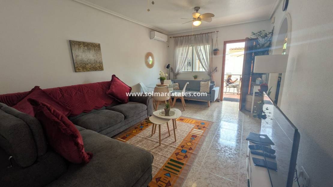 2 soveværelse Lejlighed til salg i Playa Flamenca med swimmingpool - € 155.000 (Ref: 9829755)