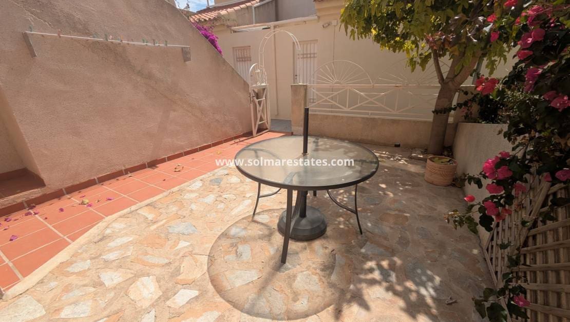 2 soveværelse Lejlighed til salg i Playa Flamenca med swimmingpool - € 155.000 (Ref: 9829755)