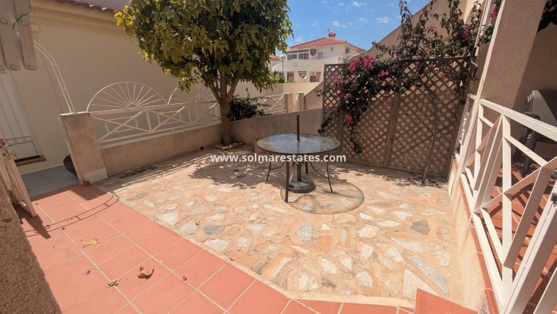 2 soveværelse Lejlighed til salg i Playa Flamenca med swimmingpool - € 155.000 (Ref: 9829755)