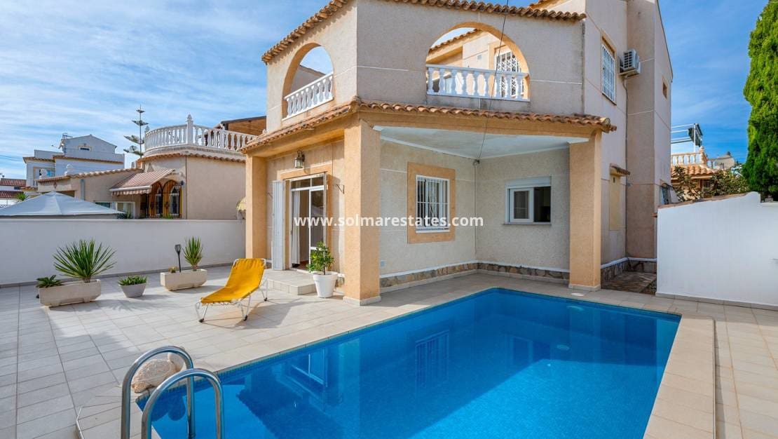 4 bedroom Villa for sale in La Florida with pool - € 359,000 (Ref: 9830009)