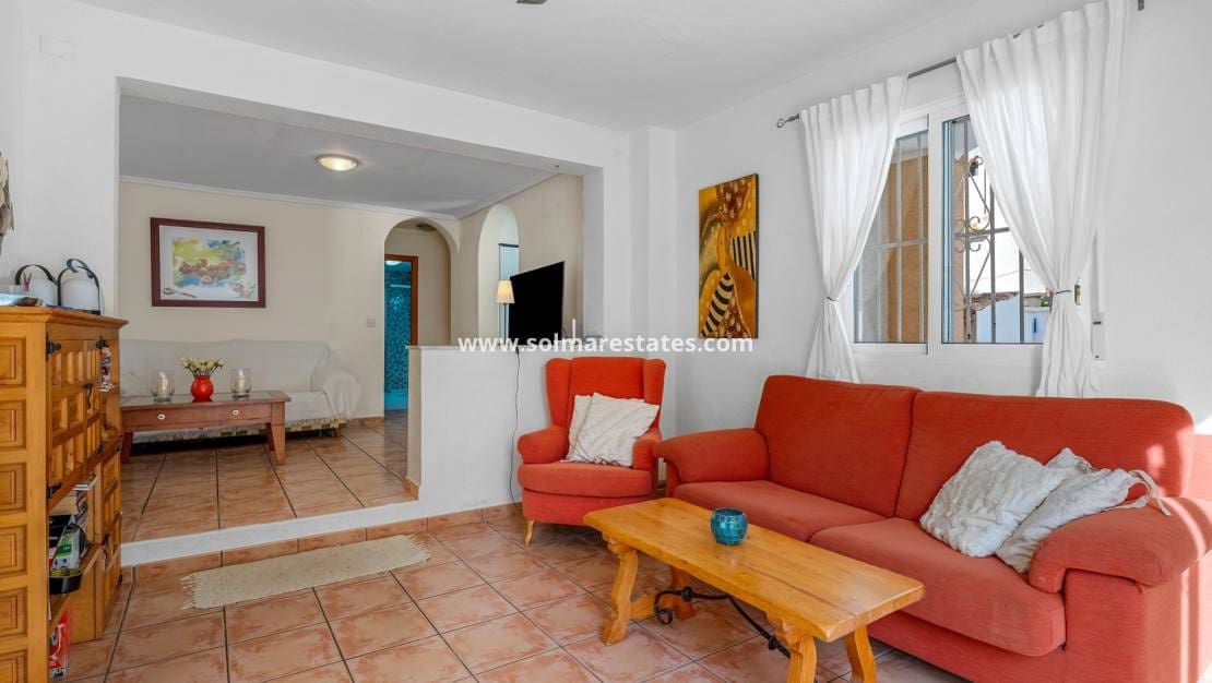 4 bedroom Villa for sale in La Florida with pool - € 359,000 (Ref: 9830009)