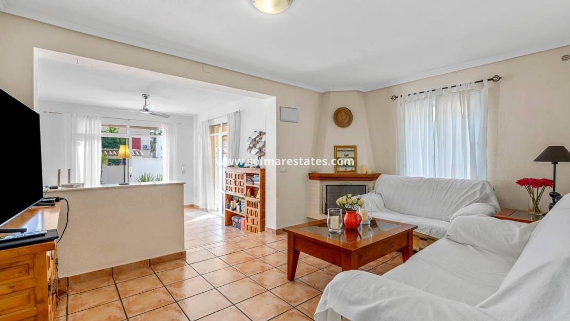 4 bedroom Villa for sale in La Florida with pool - € 359,000 (Ref: 9830009)