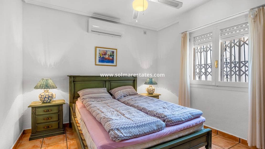 4 bedroom Villa for sale in La Florida with pool - € 359,000 (Ref: 9830009)