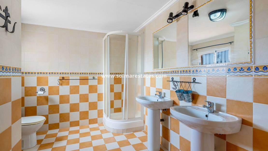 4 bedroom Villa for sale in La Florida with pool - € 359,000 (Ref: 9830009)