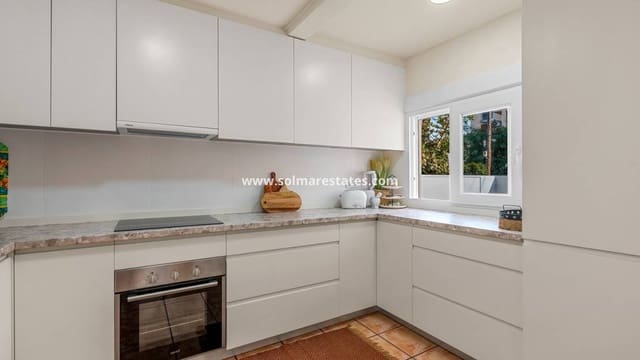 Chalet de 4 habitaciones en La Florida, Orihuela en venta con piscina - 359.000 € (Ref: 9830009)
