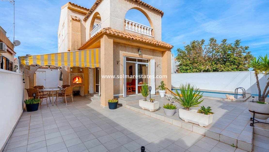 4 bedroom Villa for sale in La Florida with pool - € 359,000 (Ref: 9830009)