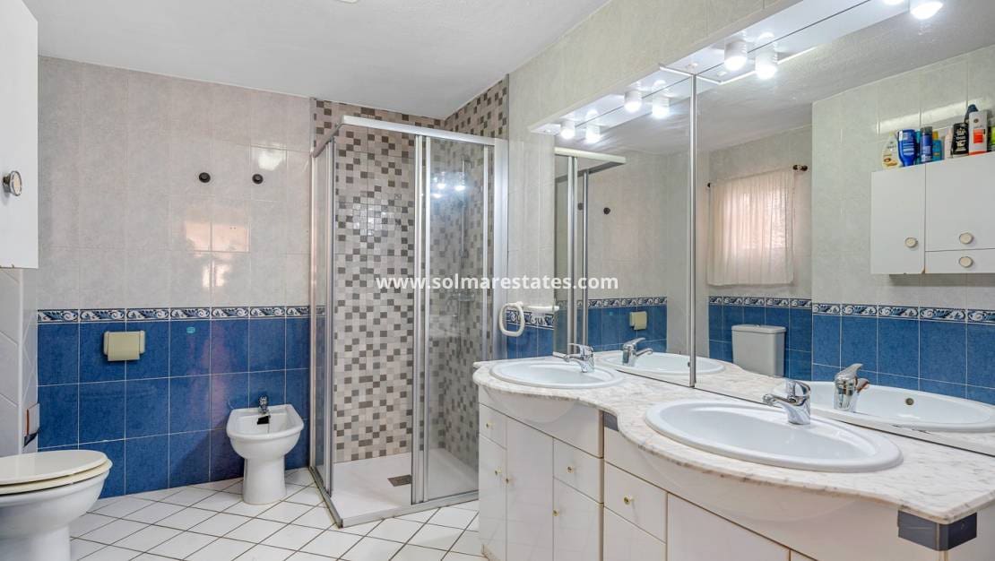 4 bedroom Villa for sale in La Florida with pool - € 359,000 (Ref: 9830009)