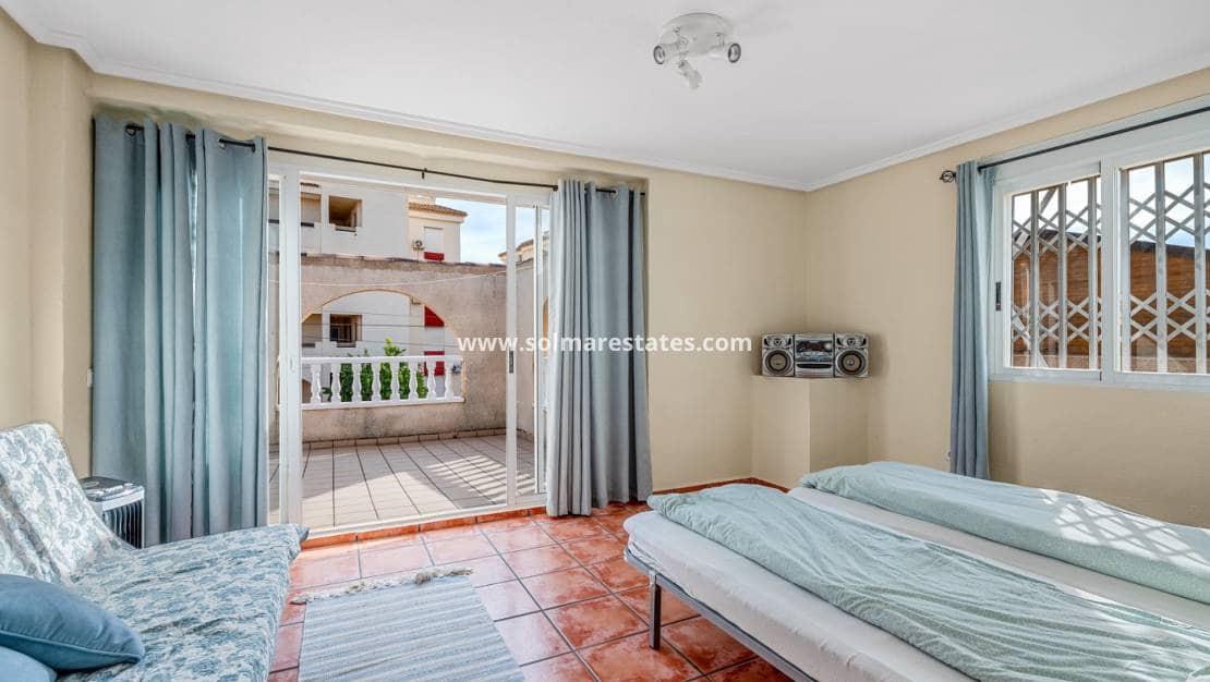 4 bedroom Villa for sale in La Florida with pool - € 359,000 (Ref: 9830009)