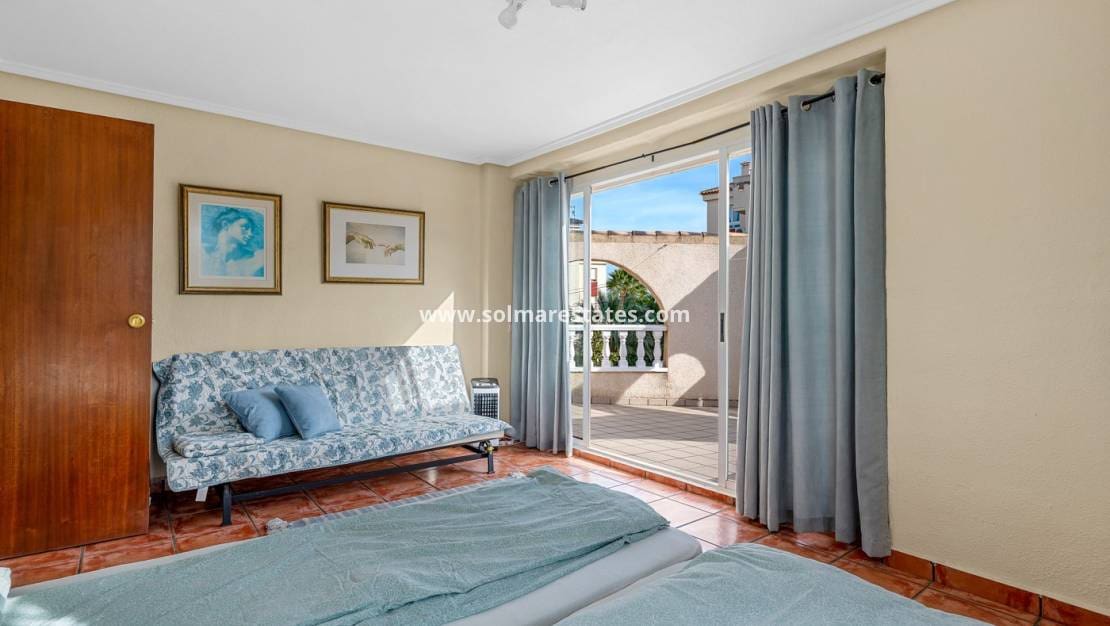 4 bedroom Villa for sale in La Florida with pool - € 359,000 (Ref: 9830009)