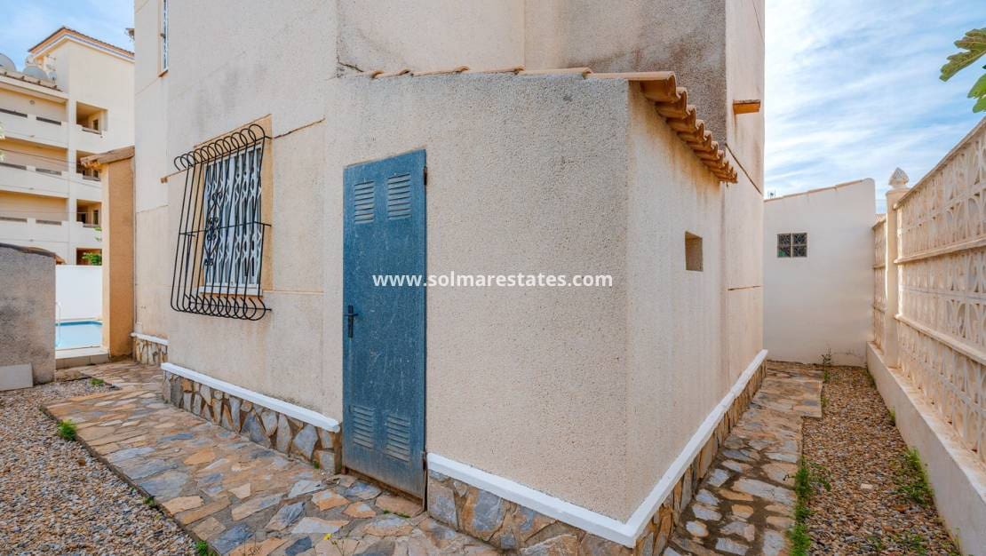 4 bedroom Villa for sale in La Florida with pool - € 359,000 (Ref: 9830009)
