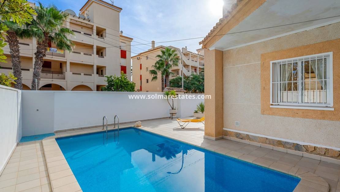 4 bedroom Villa for sale in La Florida with pool - € 359,000 (Ref: 9830009)